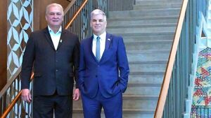 Futuro fiscal general se reúne con embajador de Estados Unidos