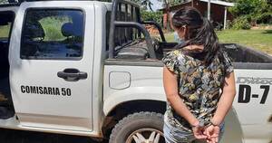 La Nación / Detienen a una mujer por exhibirse con armas de fuego en videos y fotos