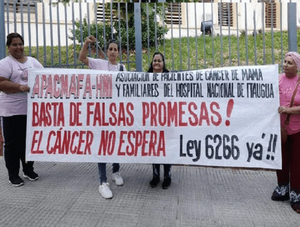 Pacientes oncológicos protestan contra recorte y falta de medicamentos · Radio Monumental 1080 AM
