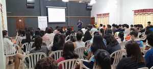 Brindan asistencia y asesoramiento a personas con problemas de adicción.