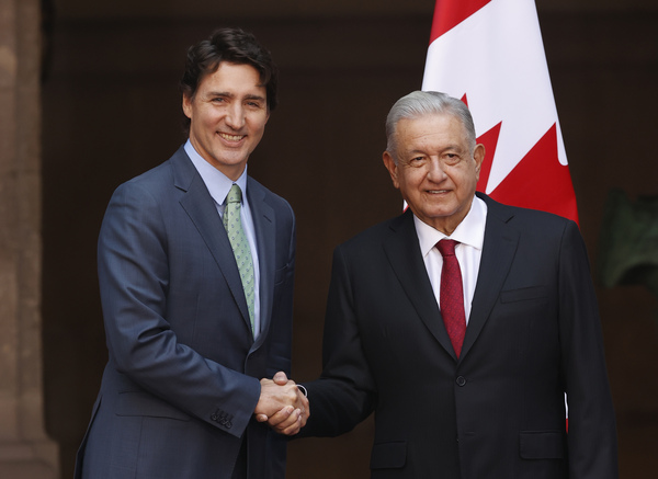 Trudeau y López Obrador inician reunión bilateral entre roces comerciales - MarketData