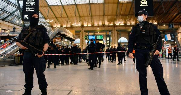 La Nación / Francia: hieren a seis personas con cuchillo en estación de tren