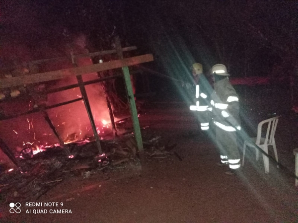 Incendio consumió por completo una vivienda en Trinidad