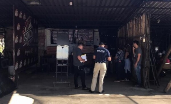 Abren boquete y hurtan G. 3.000.000 de local de "Asaditos"