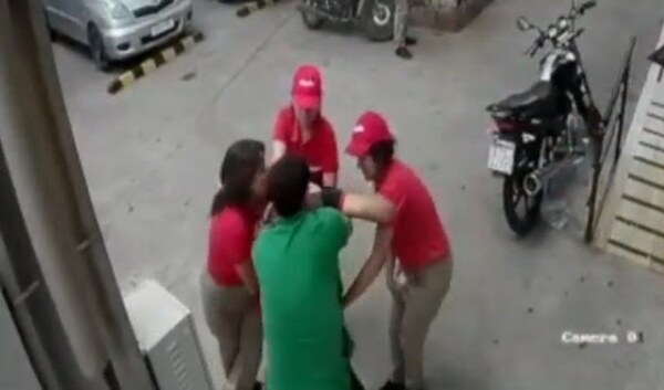 Cajeras unen fuerzas y logran frustrar robo en una tienda Biggie - Noticiero Paraguay