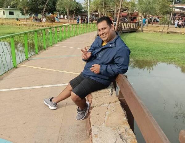 Busca a su papá quien lo abandonó al enterarse que padecía de parálisis infantil