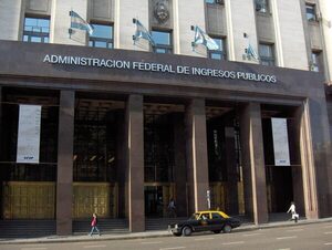 Fisco argentino intima a 1.800 personas por no declarar cuentas en exterior - Revista PLUS