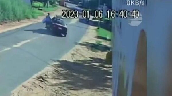 Un automovilista choca a motociclista en Capiatá