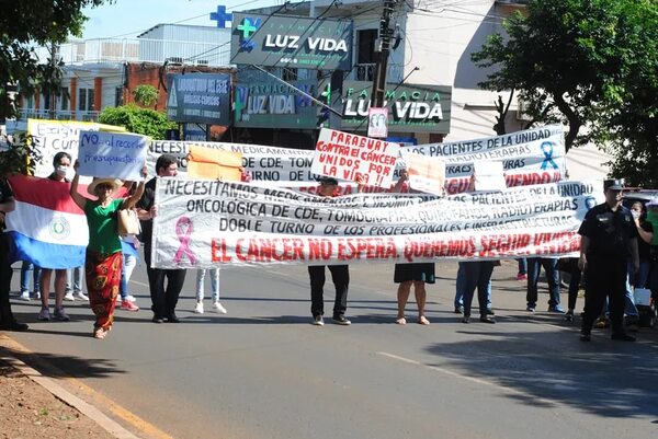 Pacientes oncológicos podrían quedar sin el servicio de quimioterapia en CDE - ABC en el Este - ABC Color