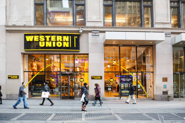 Western Union reanuda los envíos de dinero a Cuba con un programa piloto - Revista PLUS