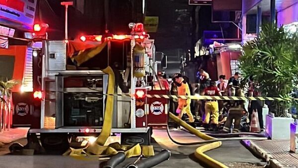 Incendio de gran magnitud en conocido shopping en CDE