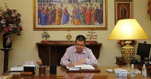 La Nación / Horacio Cartes firma libro de condolencias del Papa Benedicto XVI
