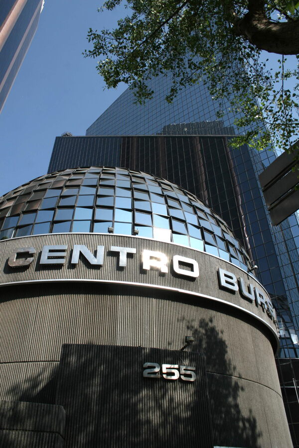 La bolsa mexicana avanza un 1,55 % y supera los 53.000 puntos - MarketData