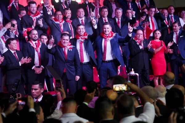 Cartes asume como titular de la Junta de Gobierno y pide unidad
