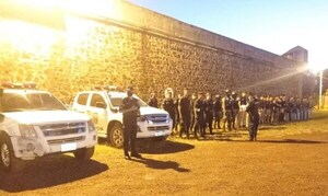 Hallan decenas de armas blancas, drogas y celulares en penal
