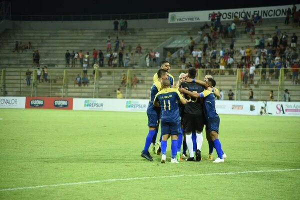 Festejo veraniego del Sportivo Luqueño en Encarnación - Fútbol - ABC Color