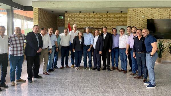 Tras vacío a Cartes, oficialismo decide no unirse a HC en Senado
