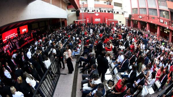 Acto de proclamación en la ANR reveló que heridas siguen abiertas