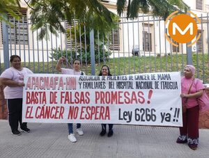 Movilizados, pacientes con cáncer exigen provisión de medicamentos · Radio Monumental 1080 AM