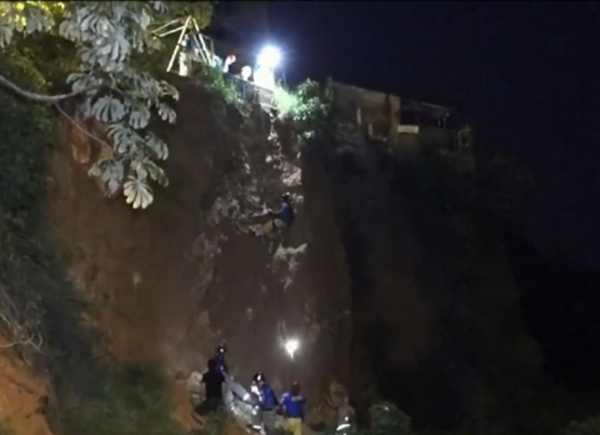 Mujer cae 12 metros tras desplome en el mirador de Itá Pytã Punta