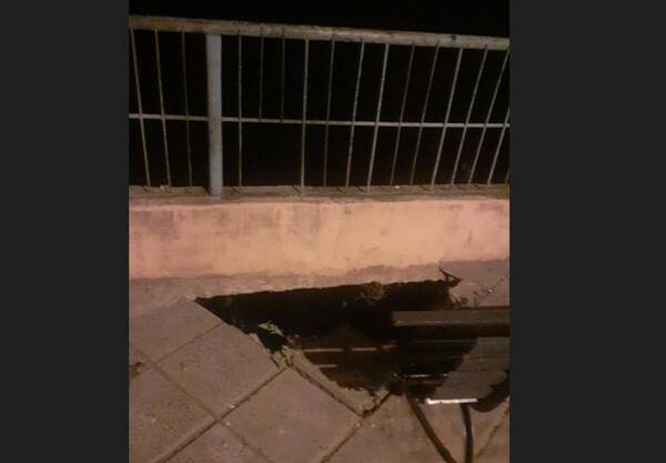 ¡Qué terrible! Piso de mirador de Itá Pytã Punta se hundió y "tragó" a doña