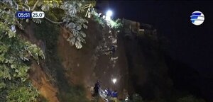 Mujer cae 12 metros tras desplome en el mirador de Itá Pytã Punta - Radio Imperio