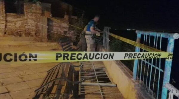 Piso se hundió y mujer cayó desde el mirador de Itá Pyta Punta - Noticiero Paraguay
