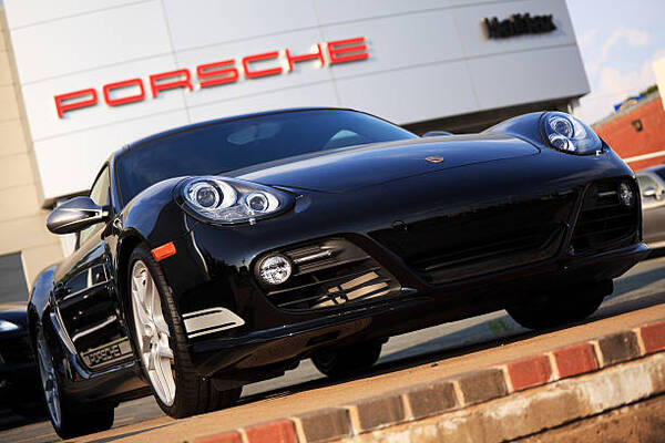 Porsche vendió 309.884 vehículos en 2022, un 3% más que en 2021 - Revista PLUS