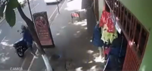 Diario HOY | Pareja ingresa a local para robar prendas de vestir en compañía de su hija pequeña