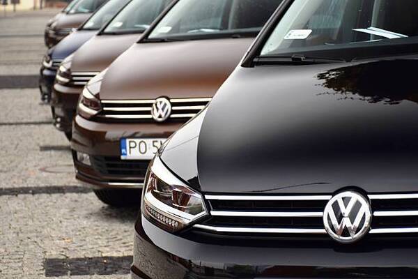 El grupo automovilístico Volkswagen entregó 8,262 millones de vehículos en 2022, un 7% menos - Revista PLUS