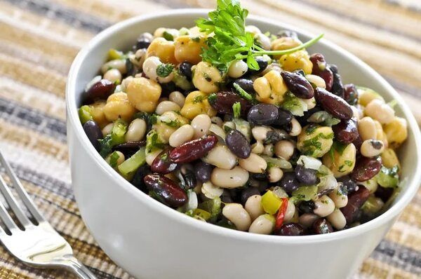 Deliciosa y fresca ensalada de legumbres para un almuerzo completísimo - Gastronomía - ABC Color