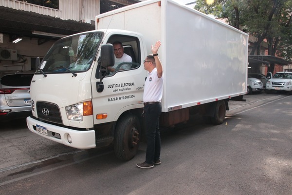 Guairá: parten los móviles con maletines electorales para elección del domingo - .::Agencia IP::.