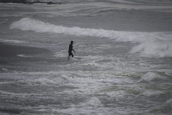Fuertes oleajes en Perú dejan 1 muerto, cuatro damnificados y balneario destruido - MarketData