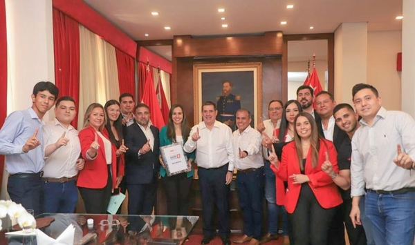 Cartes se reúne con apoderados de la ANR - ADN Digital
