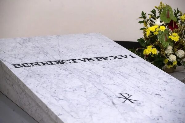 Las memorias del secretario de Benedicto XVI sacuden el Vaticano - Mundo - ABC Color