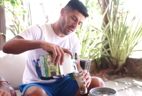 ¿Mate o tereré? El particular 'duelo' de José Florentín con un compañero en Vélez Sarsfield
