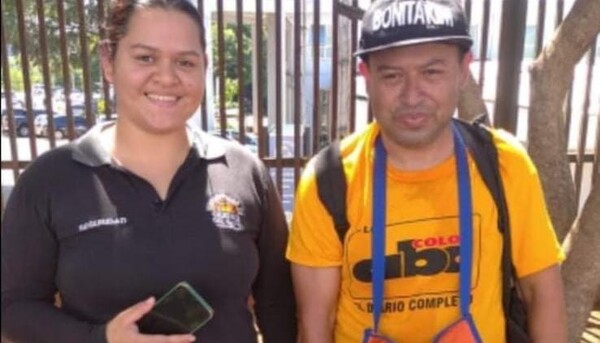 Canillita encontró un celular y lo ¡devolvió!