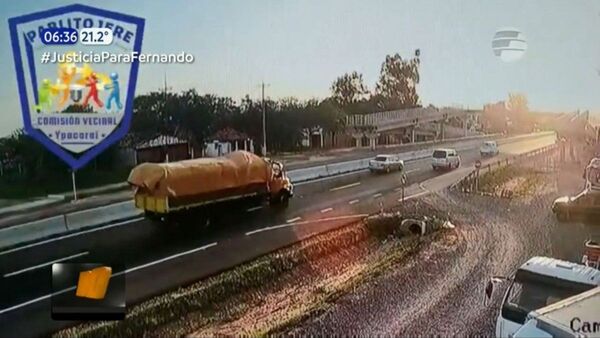 Camión que transportaba ladrillos quedó sin frenos y volcó
