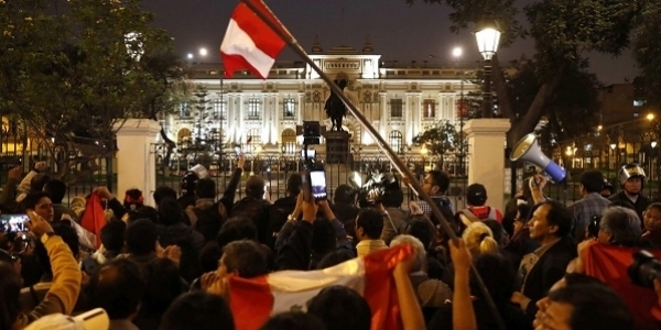 Perú: Protestas se extendieron a 10 regiones, llegan a Lima y cerraron el aeropuerto de Cusco - ADN Digital