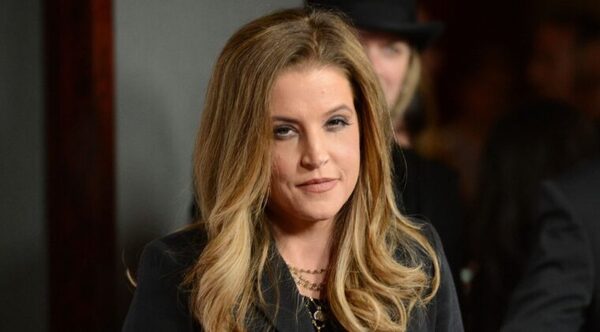 La cantante Lisa Marie Presley, hija de Elvis, muere a los 54 años