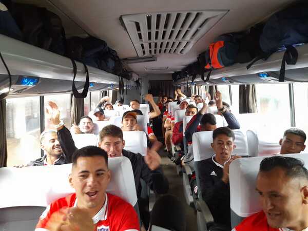 El sueño de toda una ciudad: Encarnacena partió con la misión de traer la copa del Interligas.