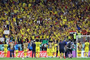 La FIFA multa a México y Ecuador por cánticos de sus hinchas en el Mundial