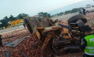Un muerto y tres heridos en violento choque en Ypacaraí