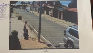 Detienen a una mujer tras allanamiento de su vivienda por supuesto robo de 250 millones