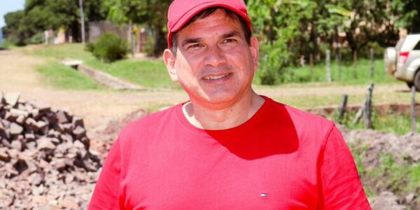 Baruja renuncia como gobernador de Paraguarí para dedicarse a su campaña
