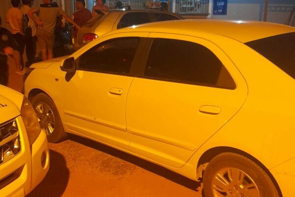 ¡Ndi! Asaltan a karai que estaba descansando frente a su casa