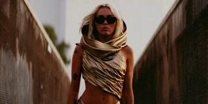 Miley Cyrus presentó Flowers: “Puedo quererme mejor que tú”, el mensaje para su ex - Música - ABC Color