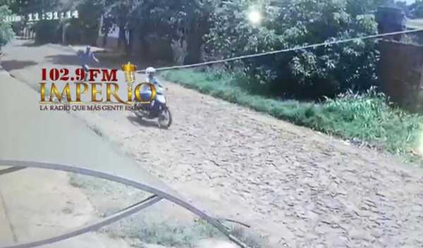 Vecinos atrapan a un motochorro que intentó robar un celular - Radio Imperio