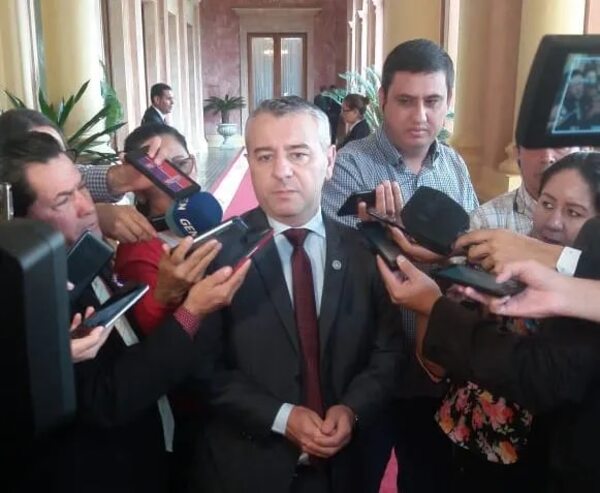 Dani Centurión renunció como miembro titular de la Junta de Gobierno de la ANR - Nacionales - ABC Color