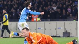 Napoli golea a Juventus y frena en seco a su perseguidor